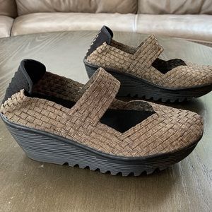 Rock spring wedges